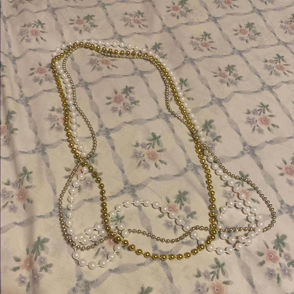 Chic Gold and White Beaded Necklace